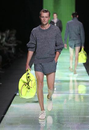 Louis Vuitton تكشف عن مجموعة ربيع صيف 2013 في دبي